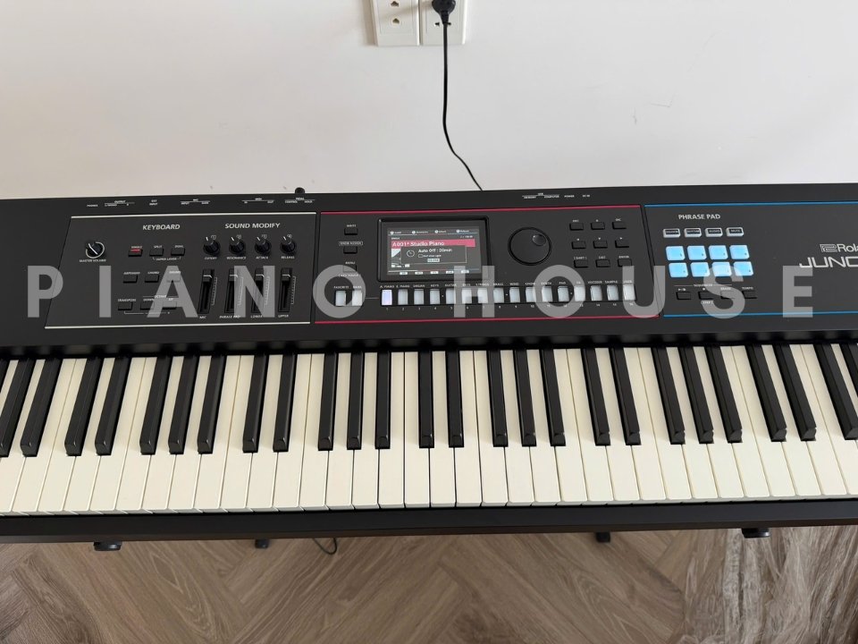 Hình ảnh chi tiết ROLAND JUNO-D8 góc chụp 7